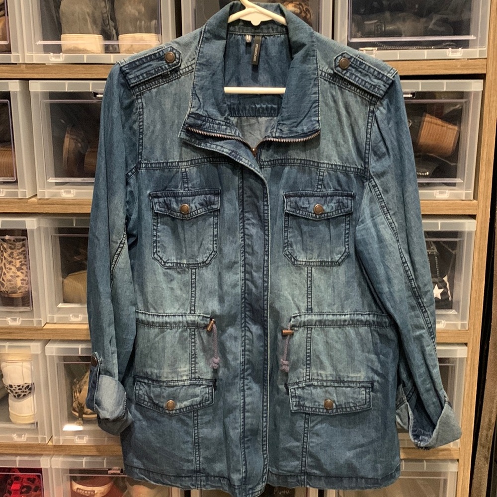 Maurices denim jacket with lots of details. Size large